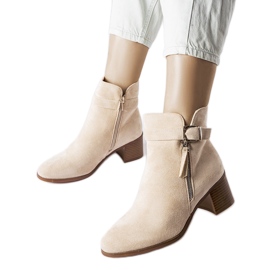 Beige lågklackade ankelboots från Bédard
