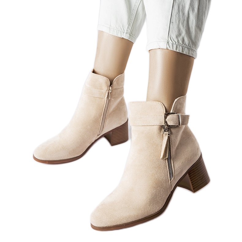 Beige lågklackade ankelboots från Bédard