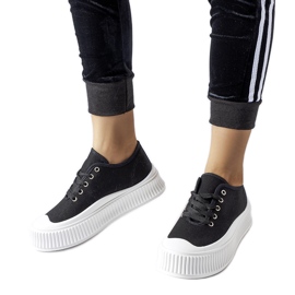 Svarta sneakers på en tjock vit Rina-plattform