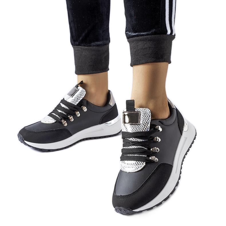 Svarta sneakers med silver Frum dekoration