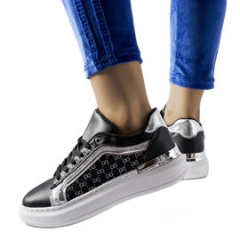 Svarta sneakers med lejondekor i silver