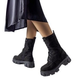 Svarta arbetare i ekomocka med Ines slitbana