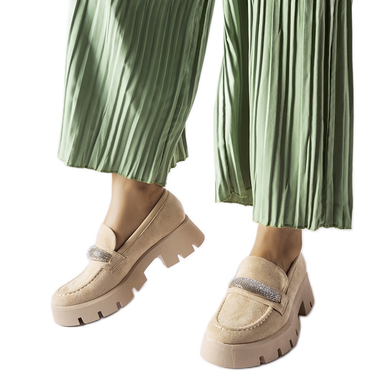 Beige mockasiner med en massiv Macario-sula