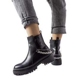 Svarta stövletter med Muqaddim-kedja