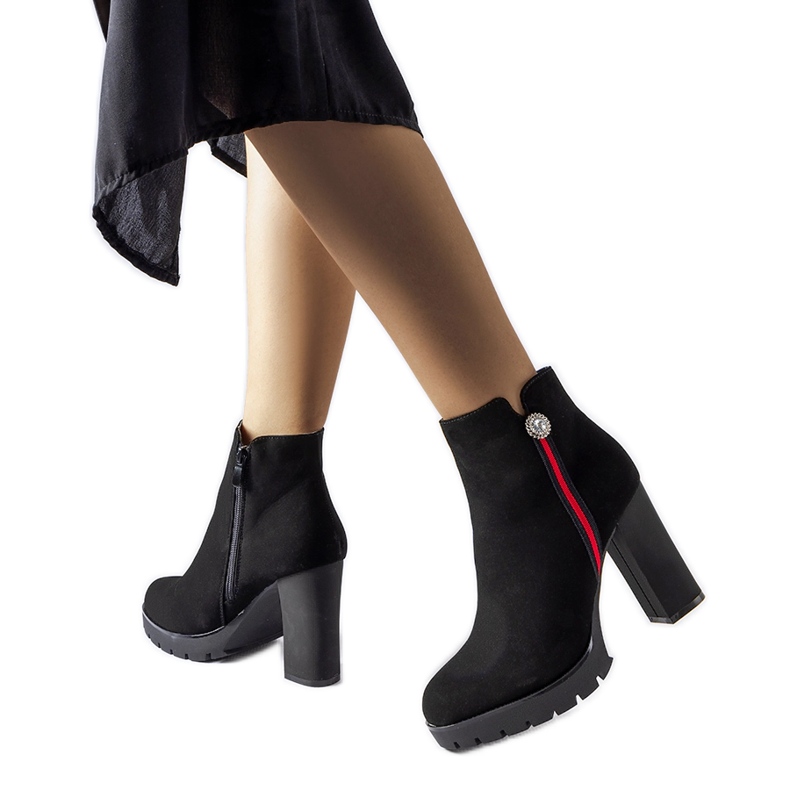 Svarta ankelboots i satin från Rogeno