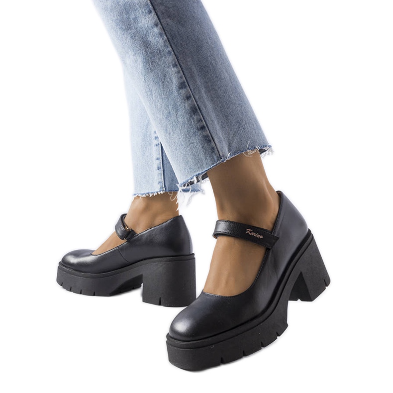 Karino högklackade pumps i svart läder