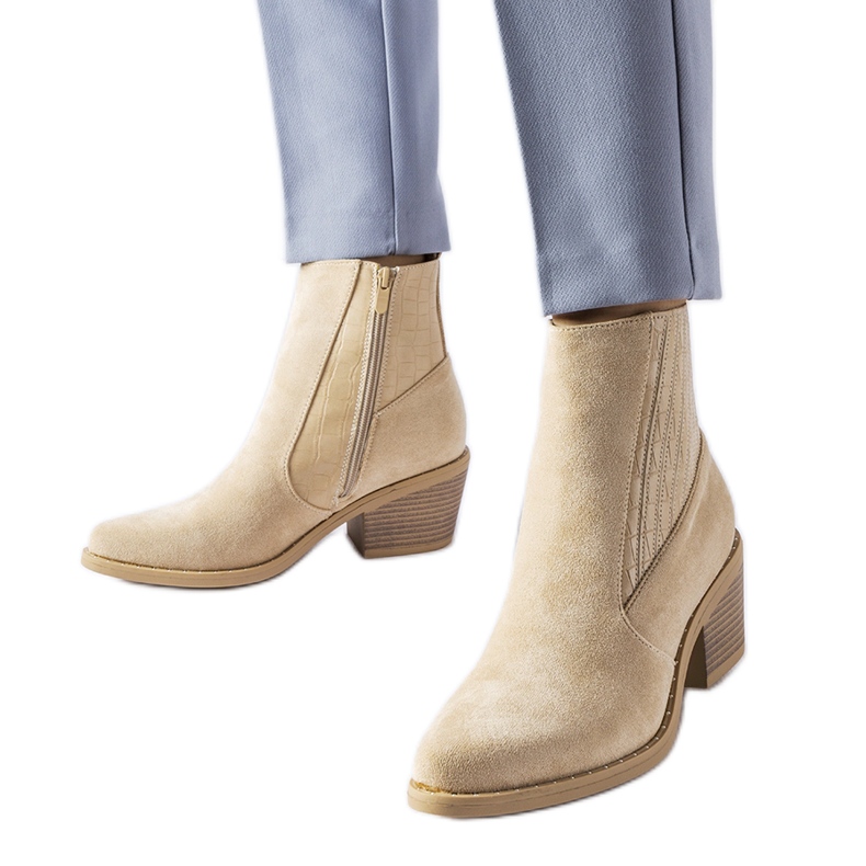 Beige stövlar i ekomocka med låg klack Sovere