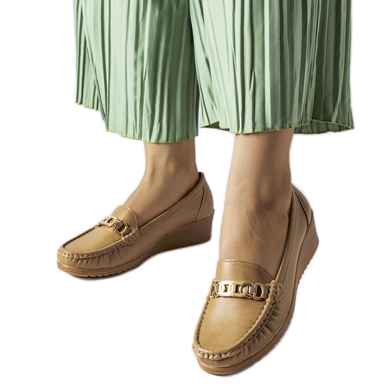 Bruna mockasiner med kilspänne från Lerino beige