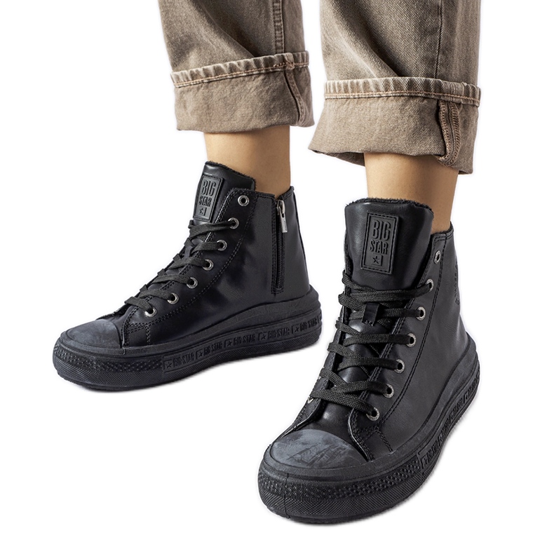 Svarta isolerade sneakers Big Star MM274023