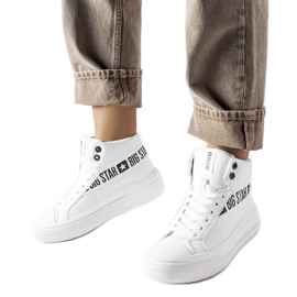 Vita isolerade sneakers Big Star MM274009