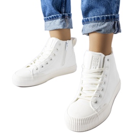 Vita isolerade sneakers Big Star MM274017