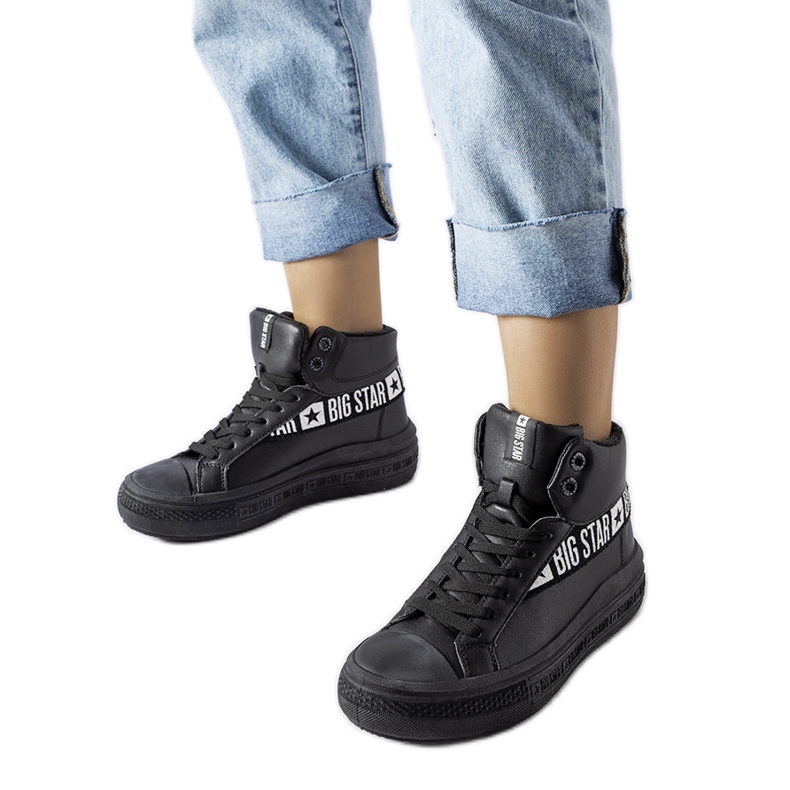 Svarta isolerade sneakers Big Star MM274010