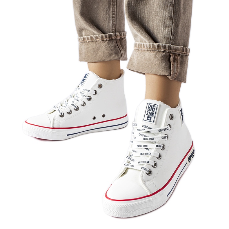 Vita isolerade sneakers Big Star KK274597