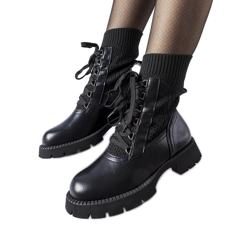 Svarta genombrutna sneakers från Portico