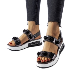 Inna Grå kilasandaler med blommor från Stamford silver-