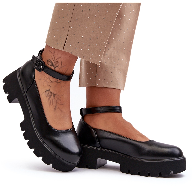 WS1 Lågklackade damskor med spänne, svarta från Owena