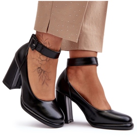 WS1 Svarta klackpumpar med spänne Idovana