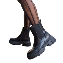 Svarta stövlar dekorerade med Castella-sömmar