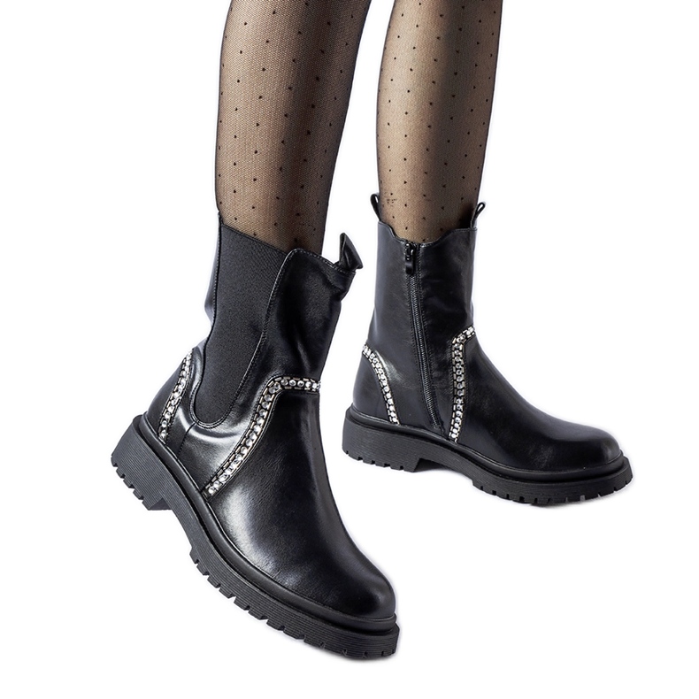 Svarta stövlar dekorerade med Anastasio zirkoner