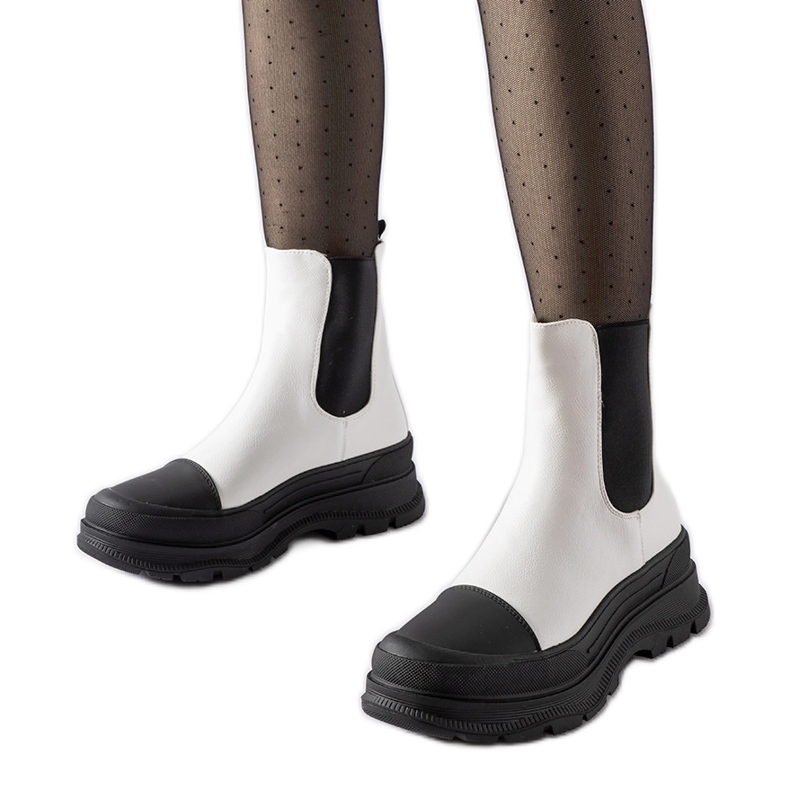 Vita stövletter med sportig Ermannosula