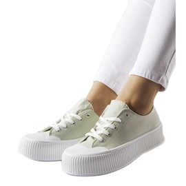 Gröna sneakers på en tjock Fortunata-plattform