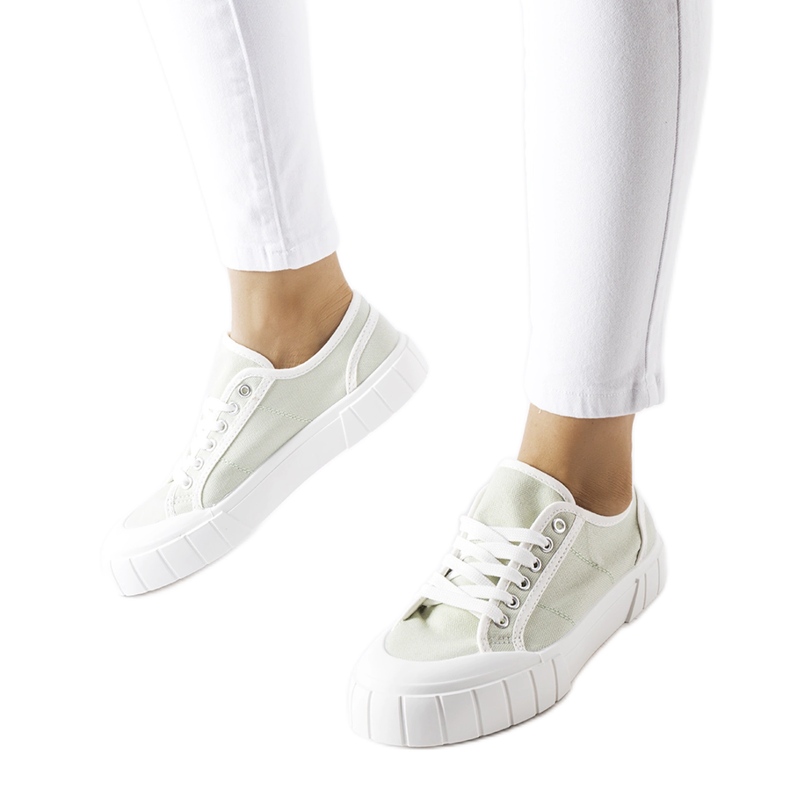 Gröna sneakers på en tjock Egidio-plattform