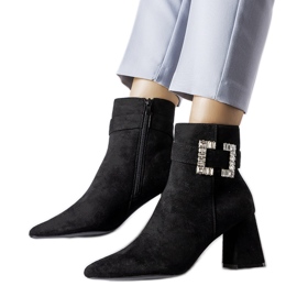 Svarta ankelboots med Alfero strass