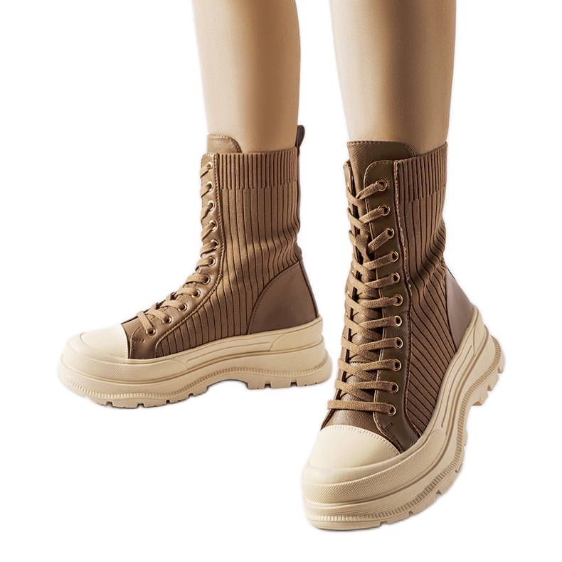 Bruna strumpor med tjock sula från Vitto