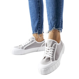 Gråa sneakers på en tjock Egidio-plattform