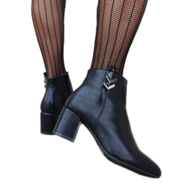 Svarta lågklackade ankelboots från Aniceto