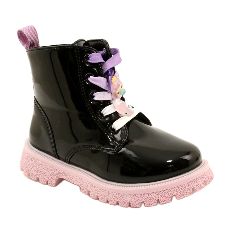 Lackade stövlar med dekorklämmor Miss 23DZ23-6582 svart