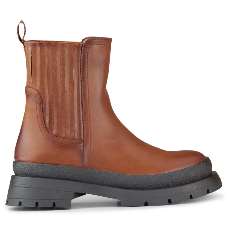 Bruna stövlar i ekoläder med tjock sula