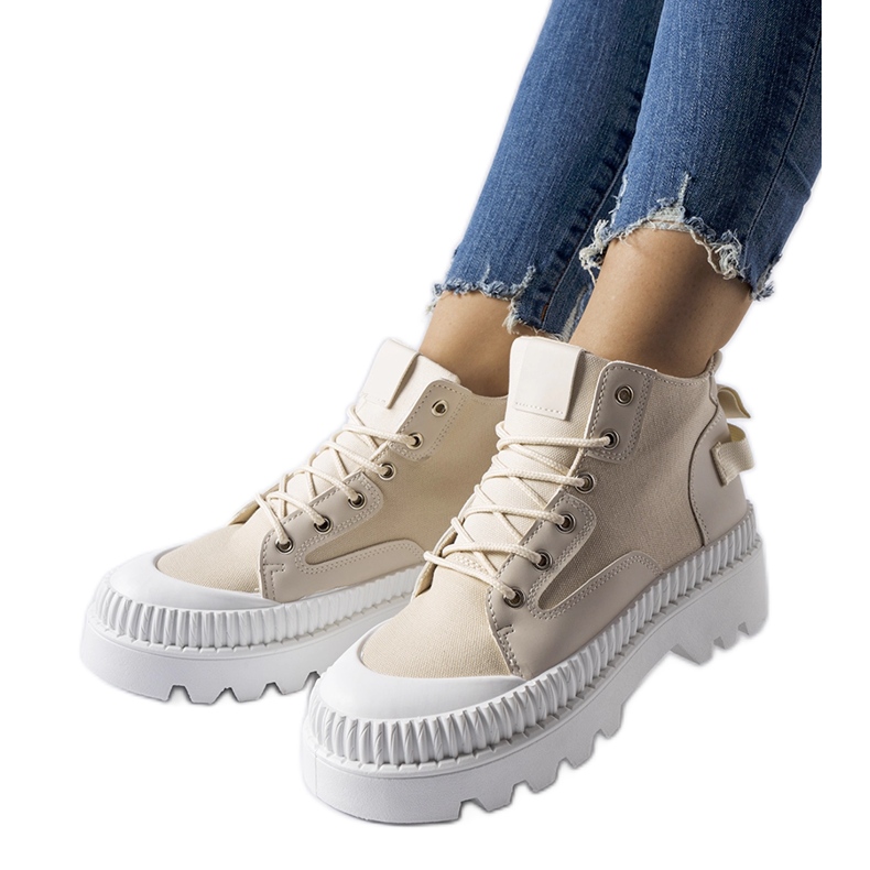 Inna Beige sneakers på en hög plattform Grotta