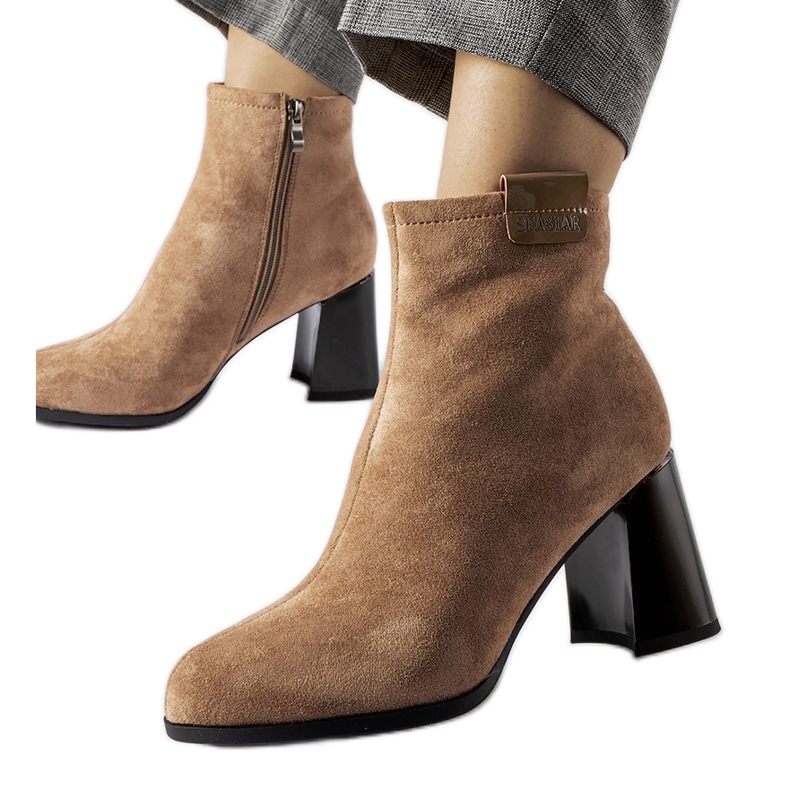 Beige eleganta ankelboots från Serbadone