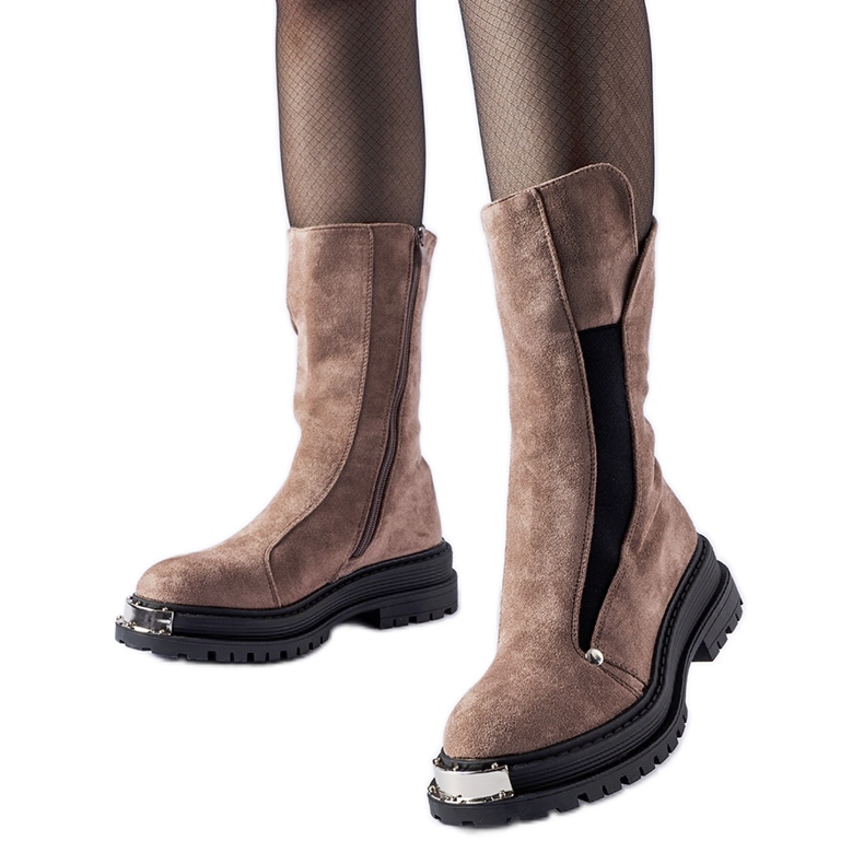 Bruna isolerade stövlar med dekorativ tå Bologna