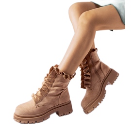 Beige stövlar med volanger, ekomocka Sterpito