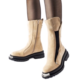 Beige isolerade ankelboots med dekorativ tå Bologna