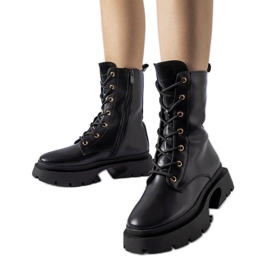 Svarta isolerade ankelboots med snörning från Aeroporto