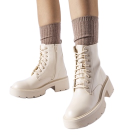 Beige isolerade ankelboots med tjock sula från Cirillo