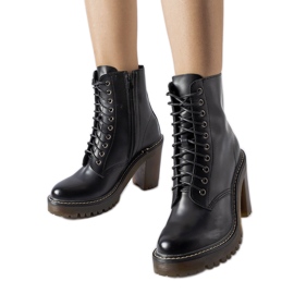 Ezio svarta ankelboots med snörning