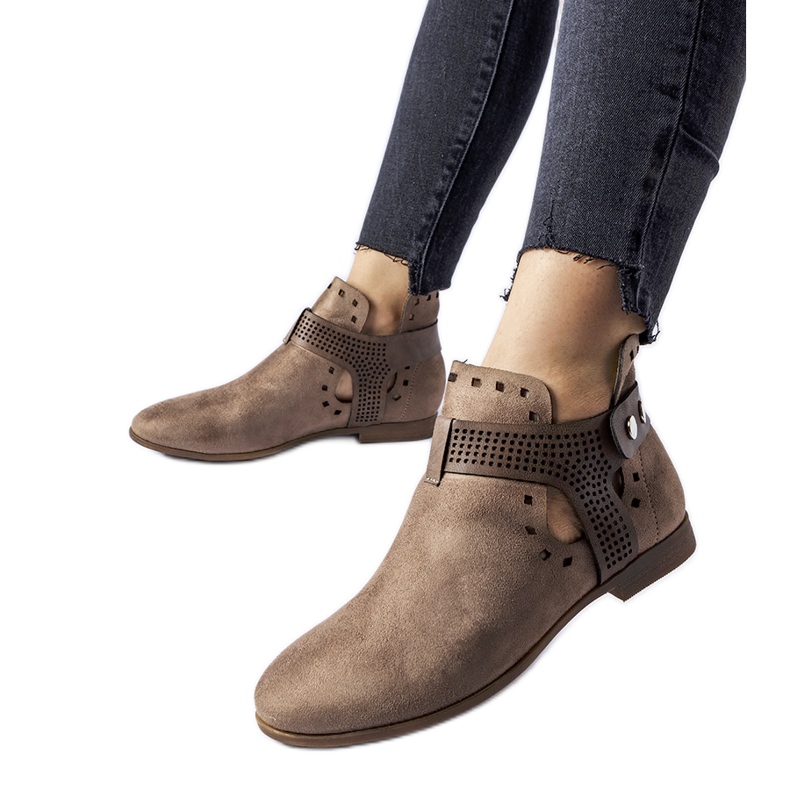 Bruna, genombrutna, lågskurna ankelboots från Lungodora beige