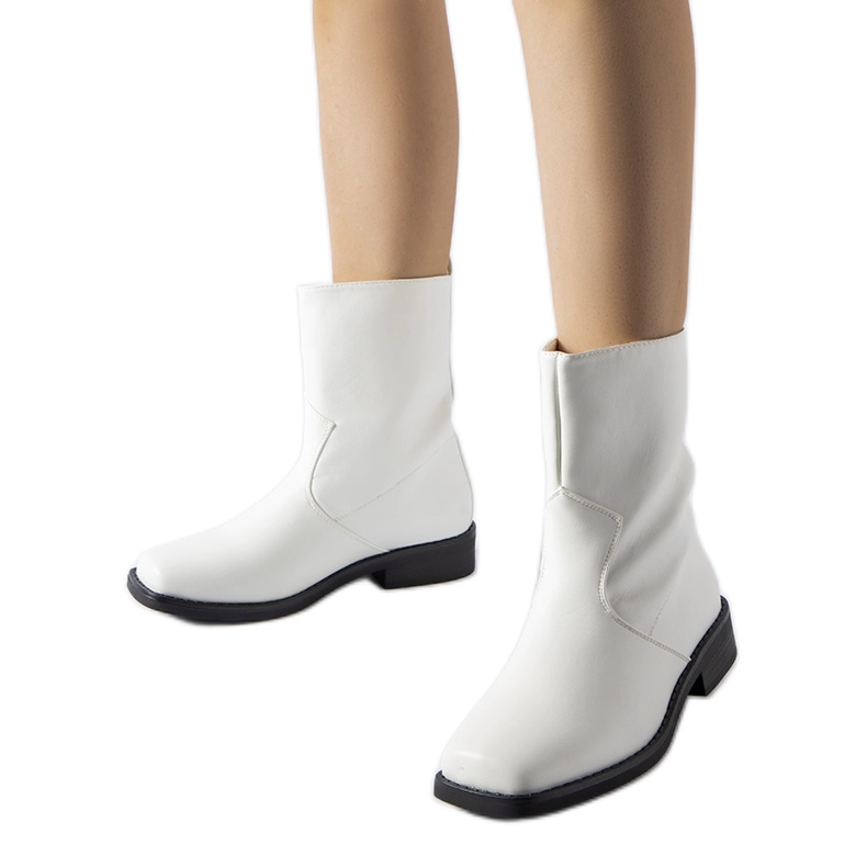 Vita isolerade stövlar med fyrkantig tå Bel
