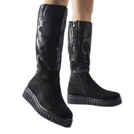 Piazzolla svarta isolerade camo stövlar i ekomocka