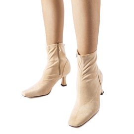 Beige lågklackade ankelboots från Lucerne