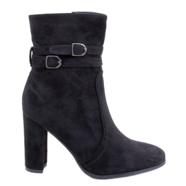 Dianes svarta högklackade stövlar i mocka