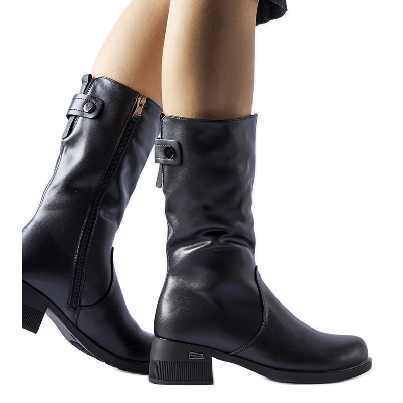 Svarta isolerade korta Satordi-stövlar