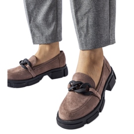 Bruna loafers med en kedja i ekomocka