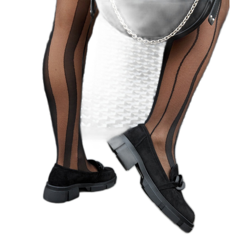 Svarta loafers med en kedja i ekomocka