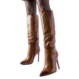 Bruna, isolerade Serpent högklackade stövlar