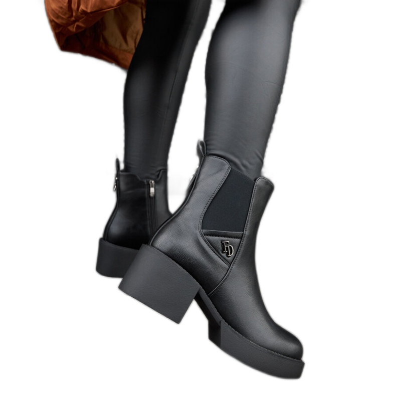 Svarta isolerade stövlar med Albert-block